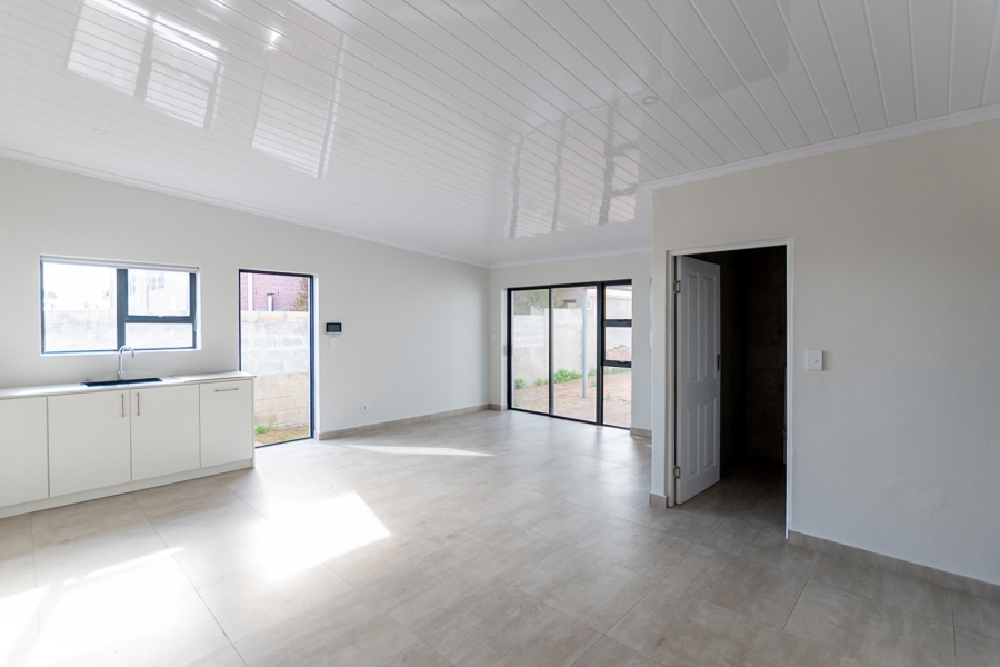 6 Bedroom Property for Sale in Myburgh Park Western Cape